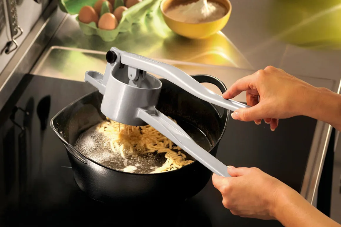 Kartoffel-/Spätzlepresse SPÄTZLEBOUB